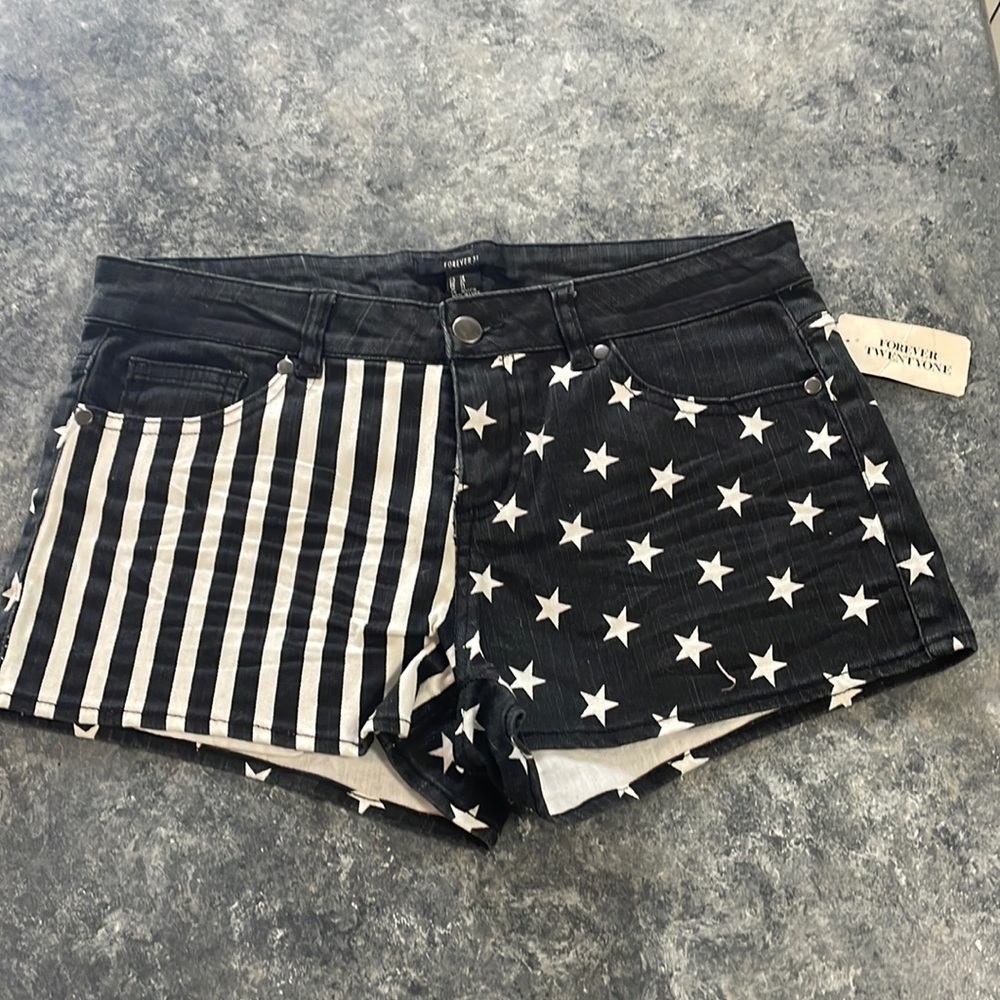 Forever 21 black/white stars and strips denim shorts - size 28 - new with tags
